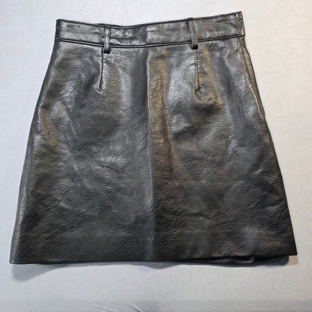 H&M Divided Black Faux Leather Mini Skirt Side Zip A-Line Womens Size 2*